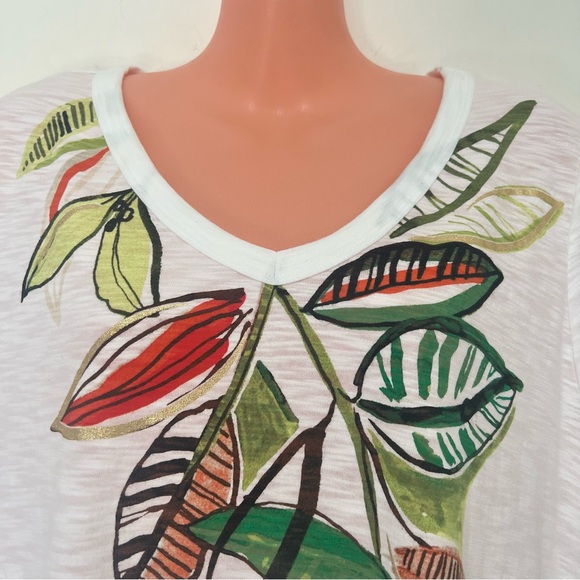 Chico’s White Short Sleeve Tee Shirt w/Leaf Print - Picture 2 of 8